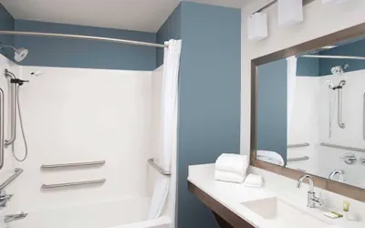 Photo 5 - WoodSpring Suites Cleveland North
