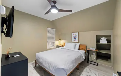 Photo 4 - Cozy Modern Home