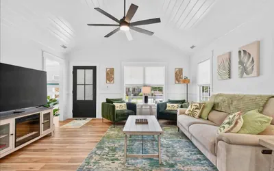 Photo 2 - New Listing Lux Beach House Dog Friendly