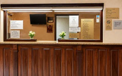 Photo 3 - COUNTRY HOST INN