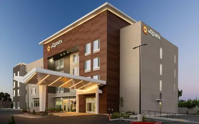 Photo 2 - La Quinta Inn & Suites By Wyndham Tracy