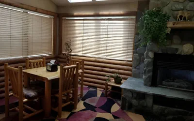 Photo 4 - Sandpoint Inn