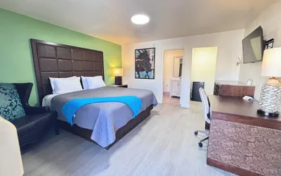 Photo 5 - Crest Motel