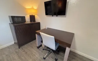 Photo 3 - Crest Motel