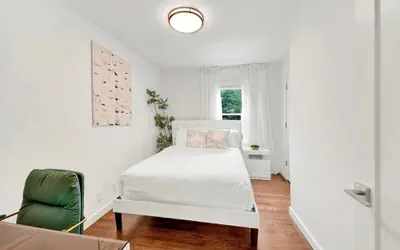 Photo 3 - Modern Comfort in the Heart of NYC