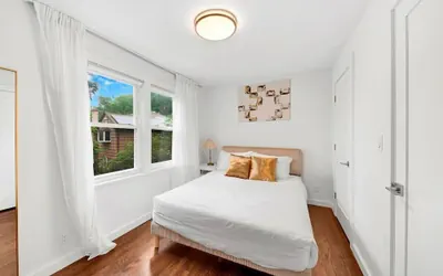 Photo 4 - Modern Comfort in the Heart of NYC