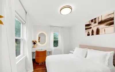 Photo 5 - Modern Comfort in the Heart of NYC