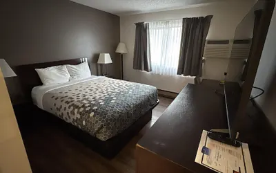 Photo 2 - Heritage Inn