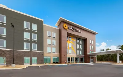 Photo 2 - La Quinta Inn & Suites by Wyndham Athens I-65