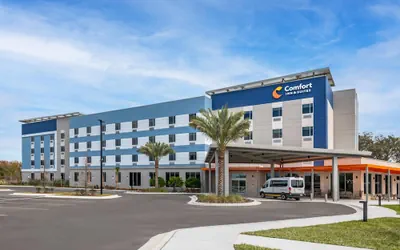 Photo 2 - Comfort Inn & Suites Orlando Sanford Airport