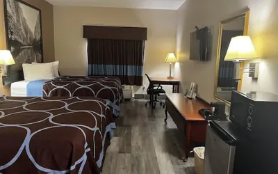 Photo 3 - Hotel Piney Woods