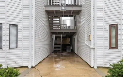 Lakefront Osage Beach Condo + Workspace w/ Pool Views