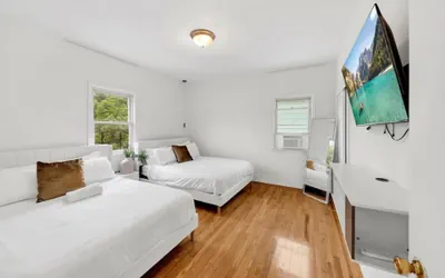 Photo 5 - Spacious 3BR Luxe Escape near NYC