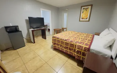 Photo 4 - Parklane Motel