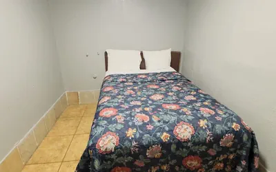 Photo 3 - Parklane Motel