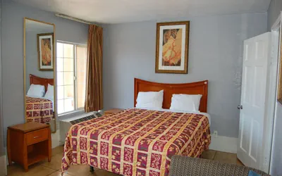Photo 5 - Parklane Motel