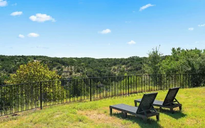 Photo 3 - Luxury Hilltop Villa With Hot Tub & Scenic Views