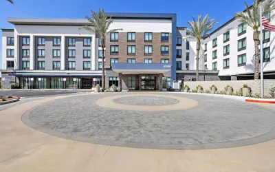 Photo 2 - Hampton Inn By Hilton Ontario Airport