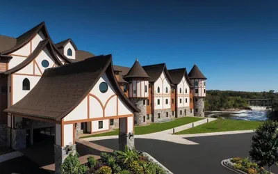 Photo 2 - Dellshire Resort