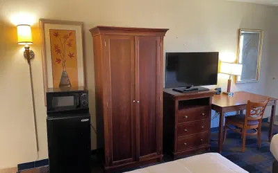Photo 4 - Millennium inn