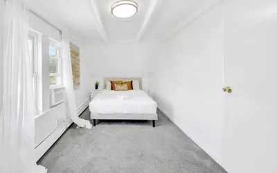 Photo 2 - Luxury 5 BR Home Free Parking