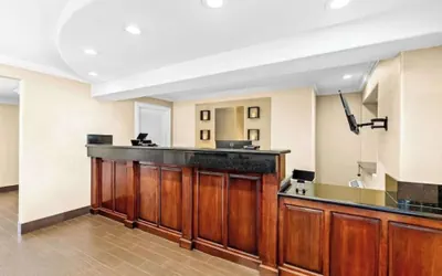 Photo 2 - Aurora Inn