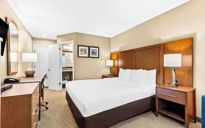 Photo 4 - Aurora Inn