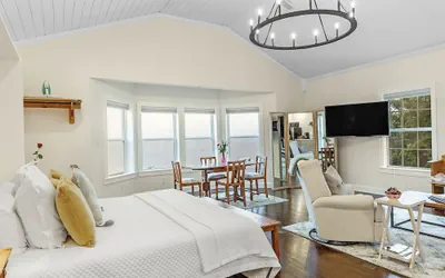 Photo 2 - Jubilee Suites Boutique B&B