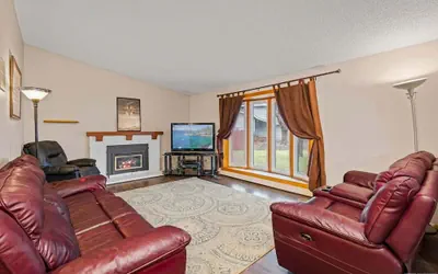Photo 2 - Family 4BR Home With Patio by Willowcreek Park