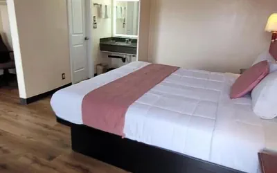 Photo 4 - Espana Motel