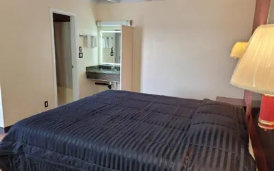 Photo 2 - Espana Motel