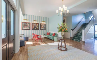 Photo 4 - The Laurel Hotel