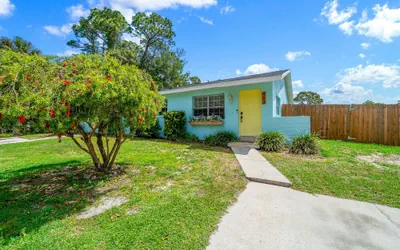 Photo 2 - Manatee Cove Retreat | Pet-Friendly Coastal Home Sleeps 6