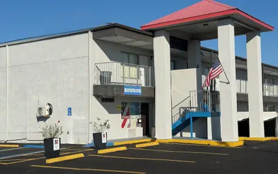Photo 5 - Englewood Inn & Suites