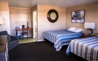 Photo 2 - Yellowstone Motel