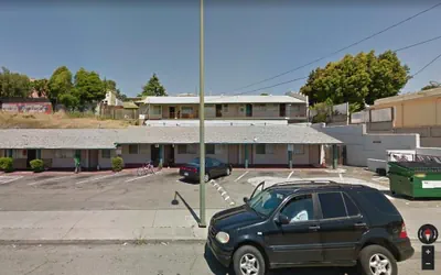 Photo 5 - Commodore motel