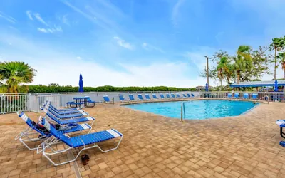 Sunset Suite - Private Balcony Gym Pool