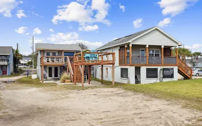 Photo 2 - Spacious Beachfront Duplex - Dog Friendly - Downstairs 124 S Fletcher