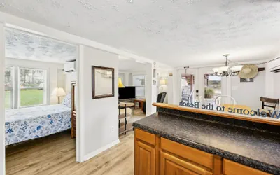 Photo 3 - Spacious Beachfront Duplex - Dog Friendly - Downstairs 124 S Fletcher