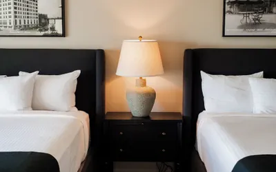 Photo 4 - The Markham Hotel