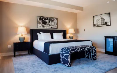 Photo 5 - The Markham Hotel