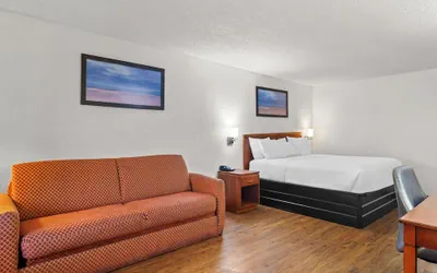 Photo 4 - Homestay Inn & Suites