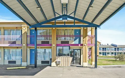 Photo 2 - Luxury Inn By Hotel O Hattiesburg, MS