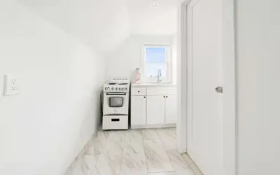 Elegant Hideaway with Free Parking