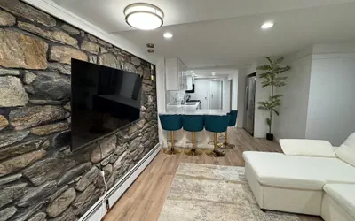 Photo 5 - Luxe 1BR Oasis - Prime NY Stay