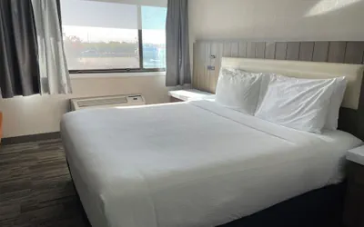 Photo 3 - Sisk Hotel