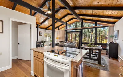 Photo 2 - Ponderosa Hideaway 4-br Cabin Mtn View Trails Brbq