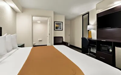 Photo 4 - The Point Hotel