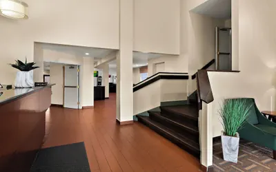 Photo 2 - The Point Hotel