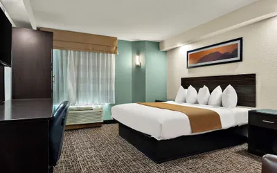Photo 5 - The Point Hotel